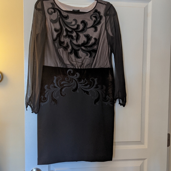 Ann Taylor Silk Chiffon Black Tie Dress with beautiful flock detailing- Size 10P - Picture 6 of 10
